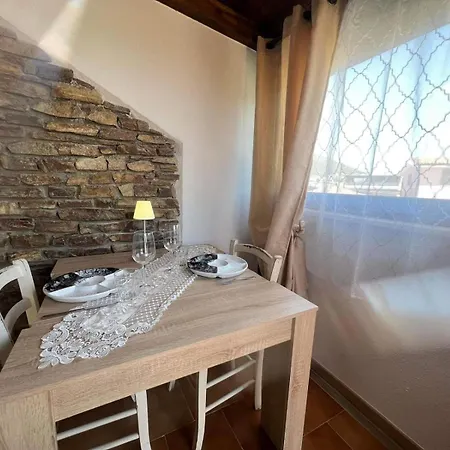 Apartment Massetti Per Coppie Sulla Costa Nord Est Dell Isola A Pochi Passi Dalla La Caletta